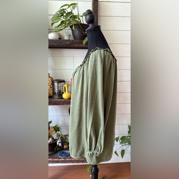 Max Studio: Olive Green BoHo Blouse with Keyhole Neckline and Ruffle Trim - Picture 11 of 16